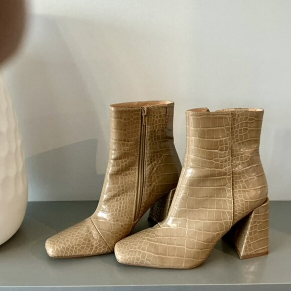 Like NEW! Beautiful Vera Moda nude ankle bootie with zipper size 7 - Picture 5 of 12